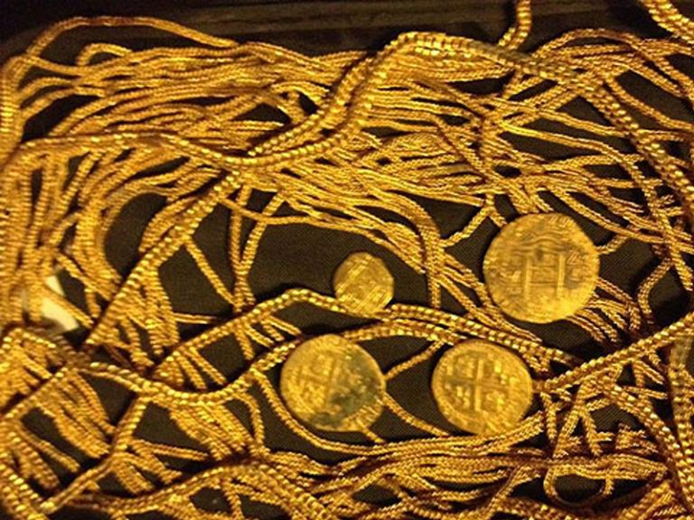 Treasure-Hunting Family Finds $300,000 in Spanish Gold - Gold